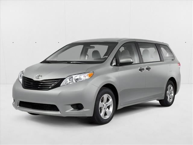2013 Toyota Sienna XLE V6 7-Passenger Access Seat's photo