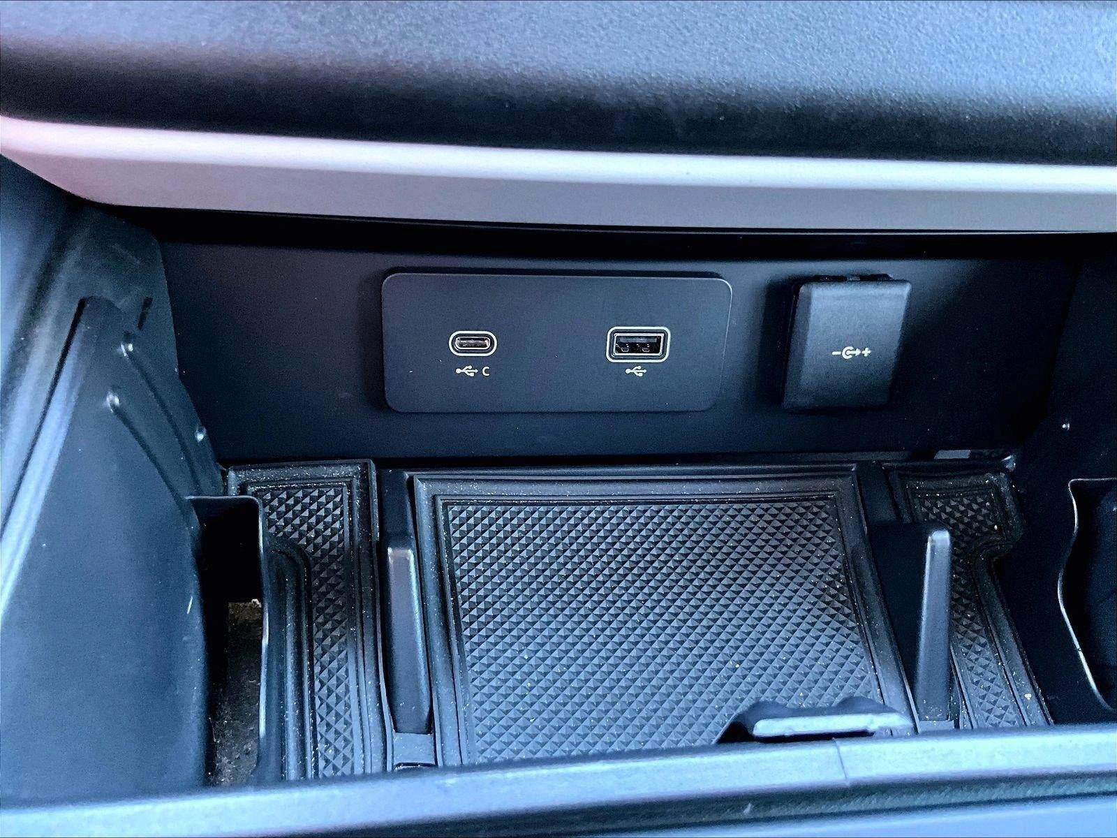 2023 Land Rover Defender First Edition