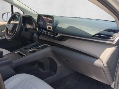2021 Toyota Sienna LE