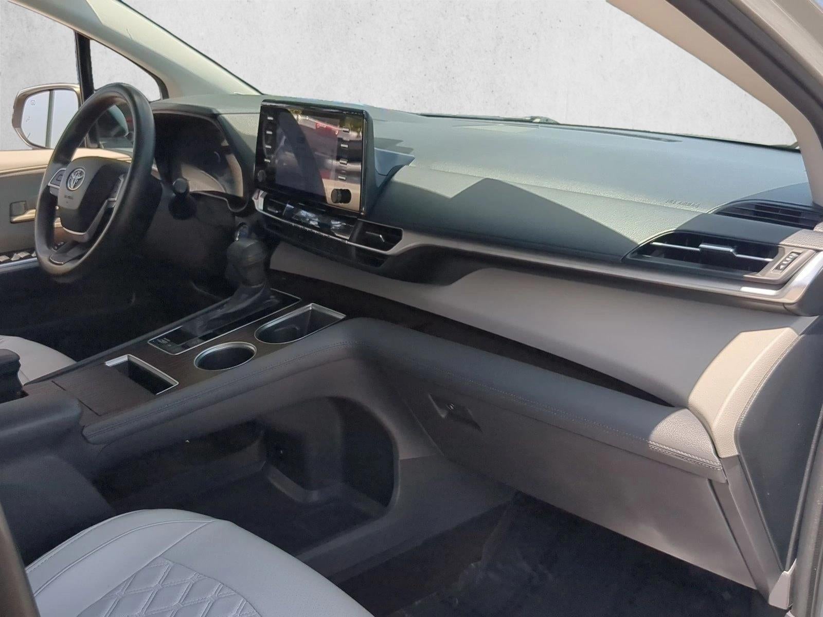 2021 Toyota Sienna LE