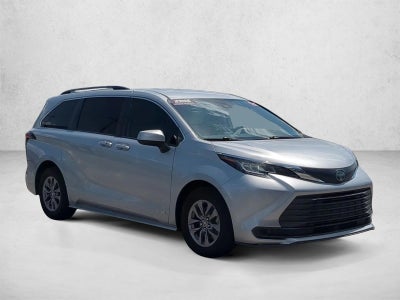 2021 Toyota Sienna LE
