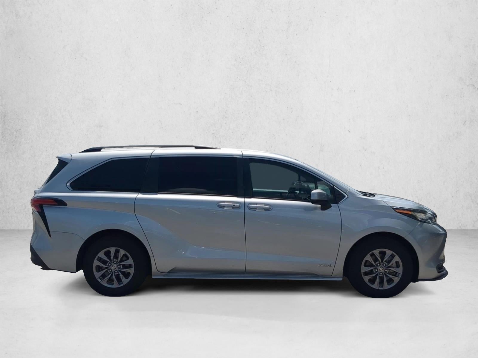 2021 Toyota Sienna LE