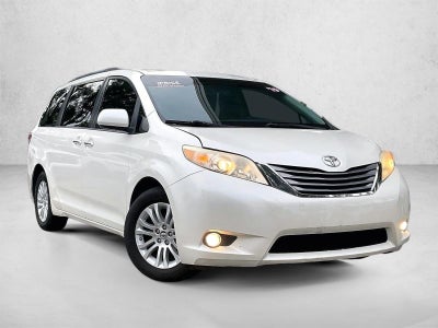 2017 Toyota Sienna XLE Auto Access Seat