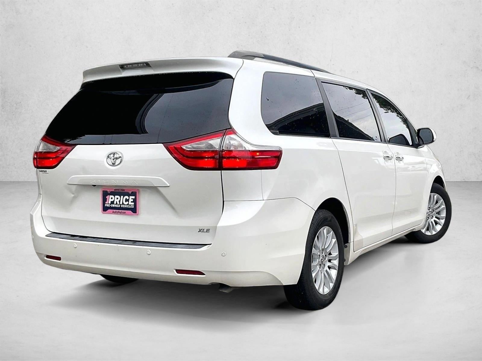 2017 Toyota Sienna XLE Auto Access Seat