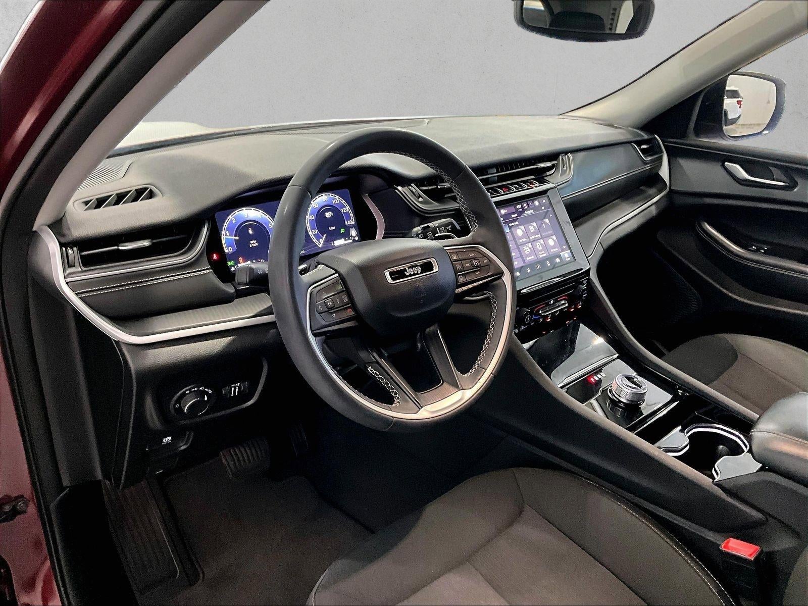 2023 Jeep Grand Cherokee Laredo 4x2
