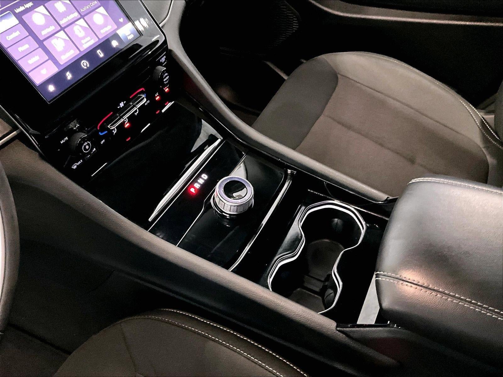 2023 Jeep Grand Cherokee Laredo 4x2