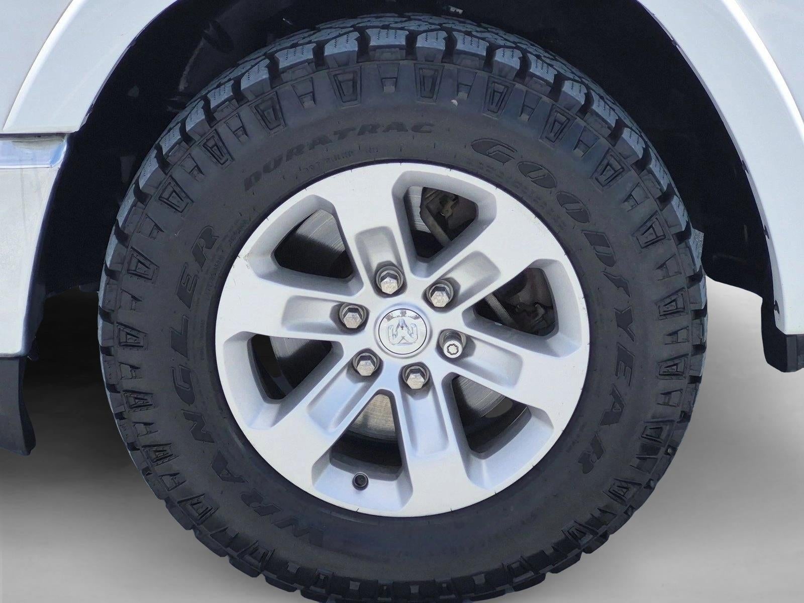 2020 RAM 1500 Laramie Crew Cab 4x4 5'7" Box