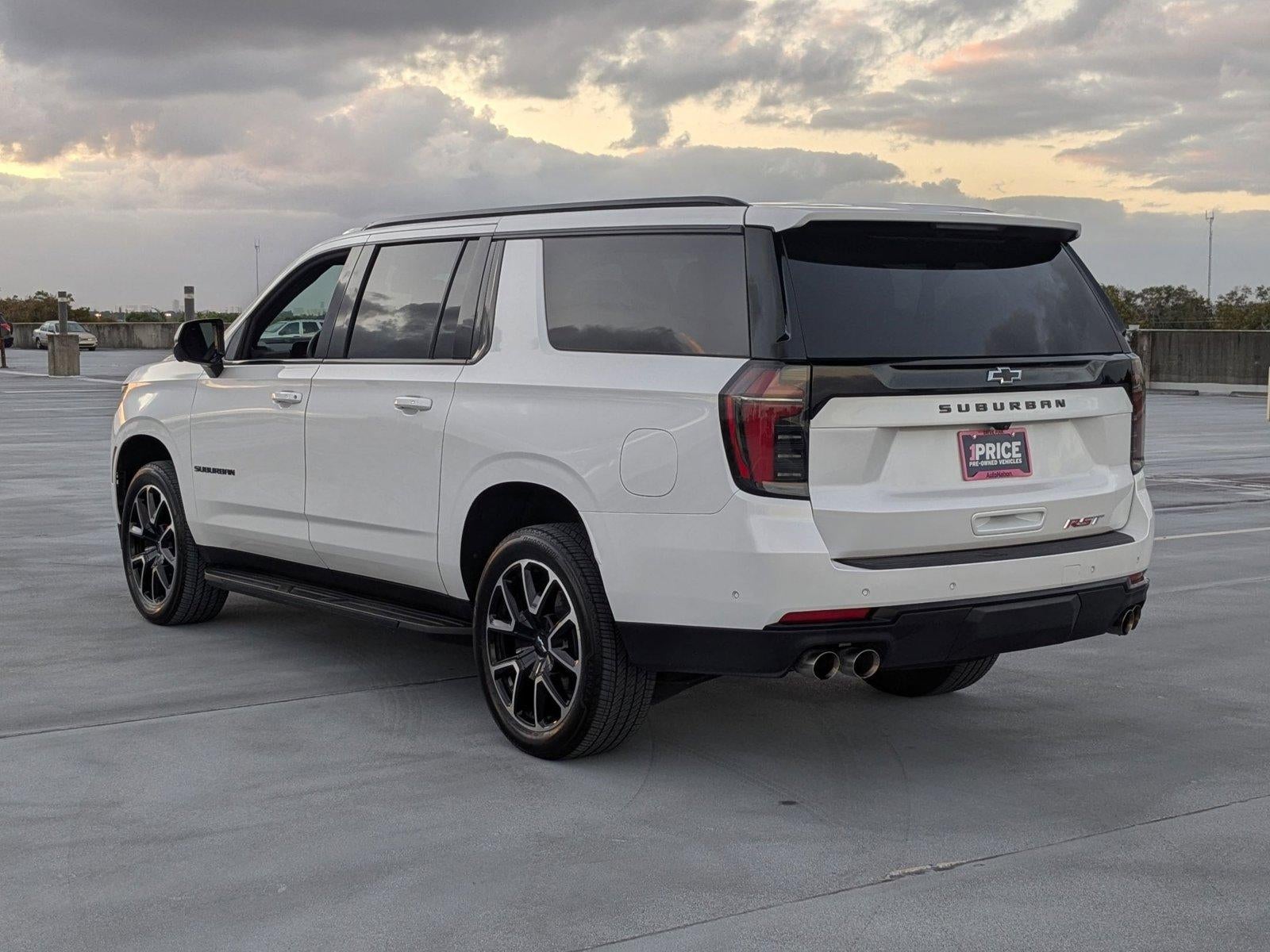 2025 Chevrolet Suburban RST