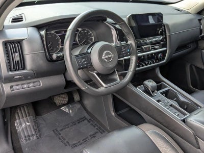 2022 Nissan Pathfinder SL