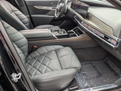 2024 BMW 7 Series 740i