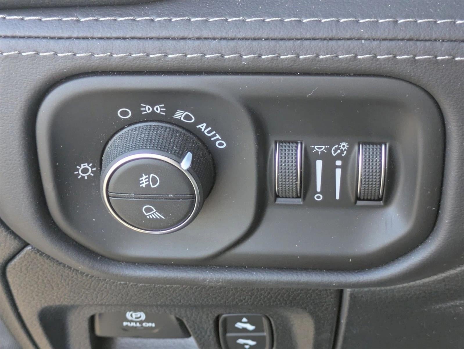 2022 RAM 1500 Limited Crew Cab 4x4 5'7" Box