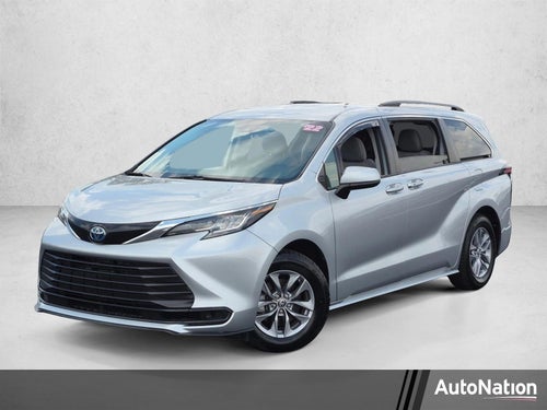 2022 Toyota Sienna LE