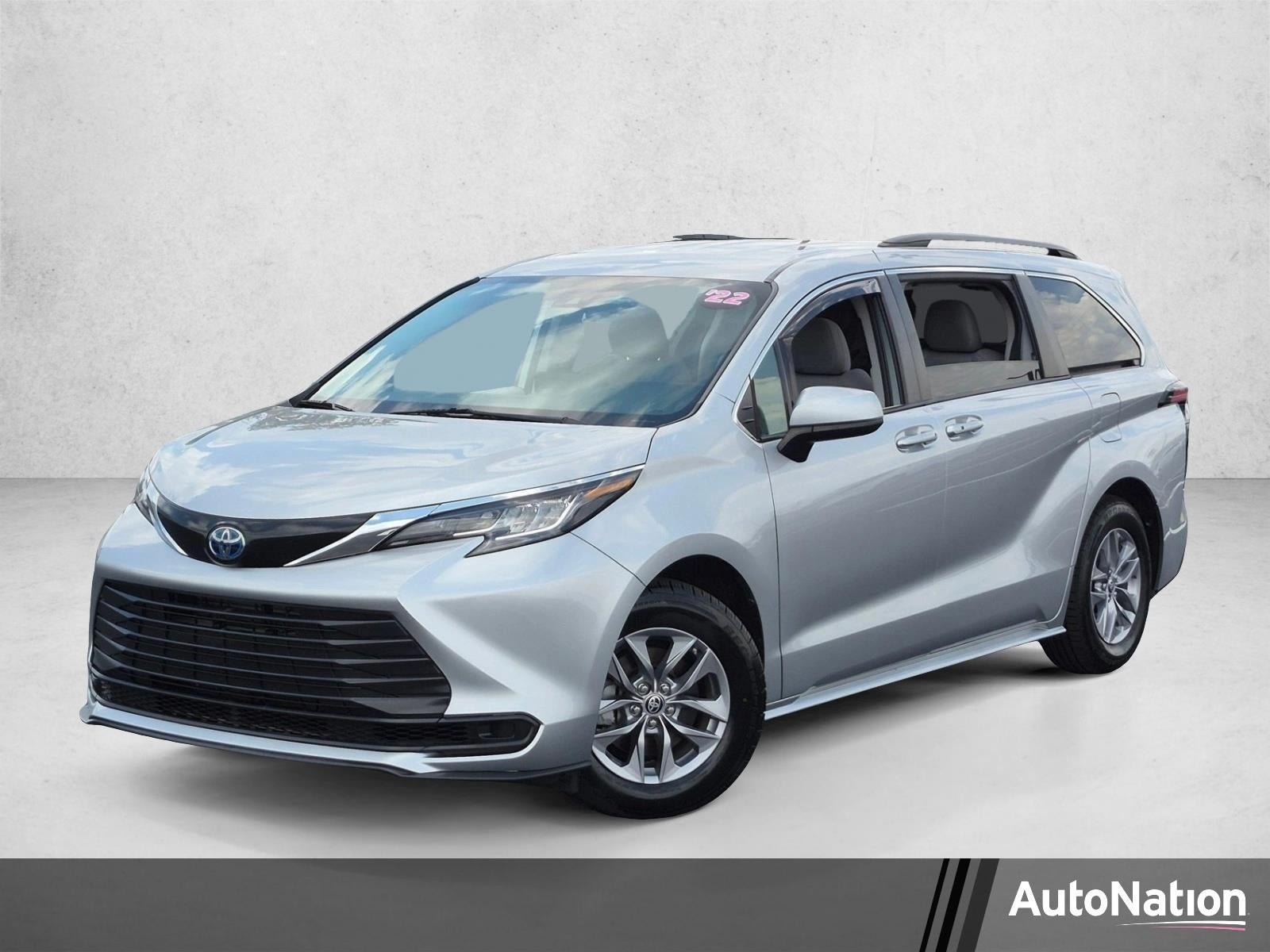 2022 Toyota Sienna LE