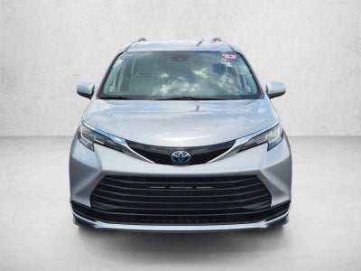 2022 Toyota Sienna LE