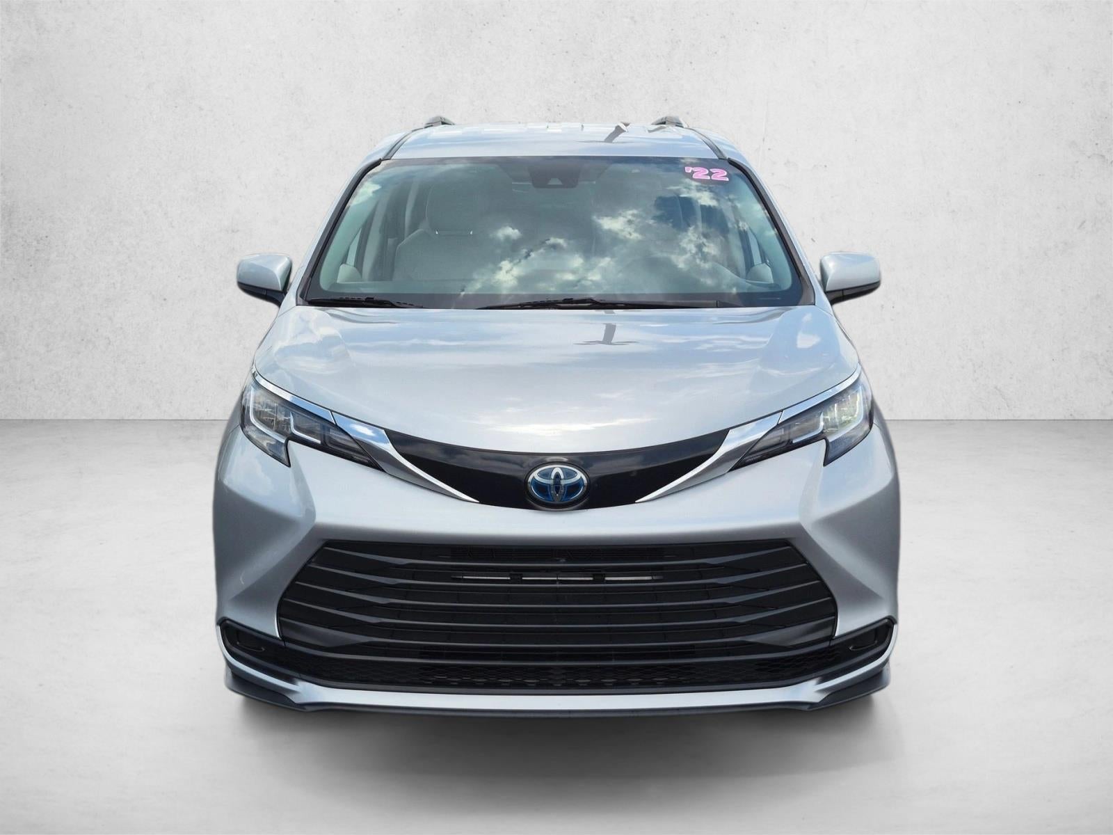 2022 Toyota Sienna LE