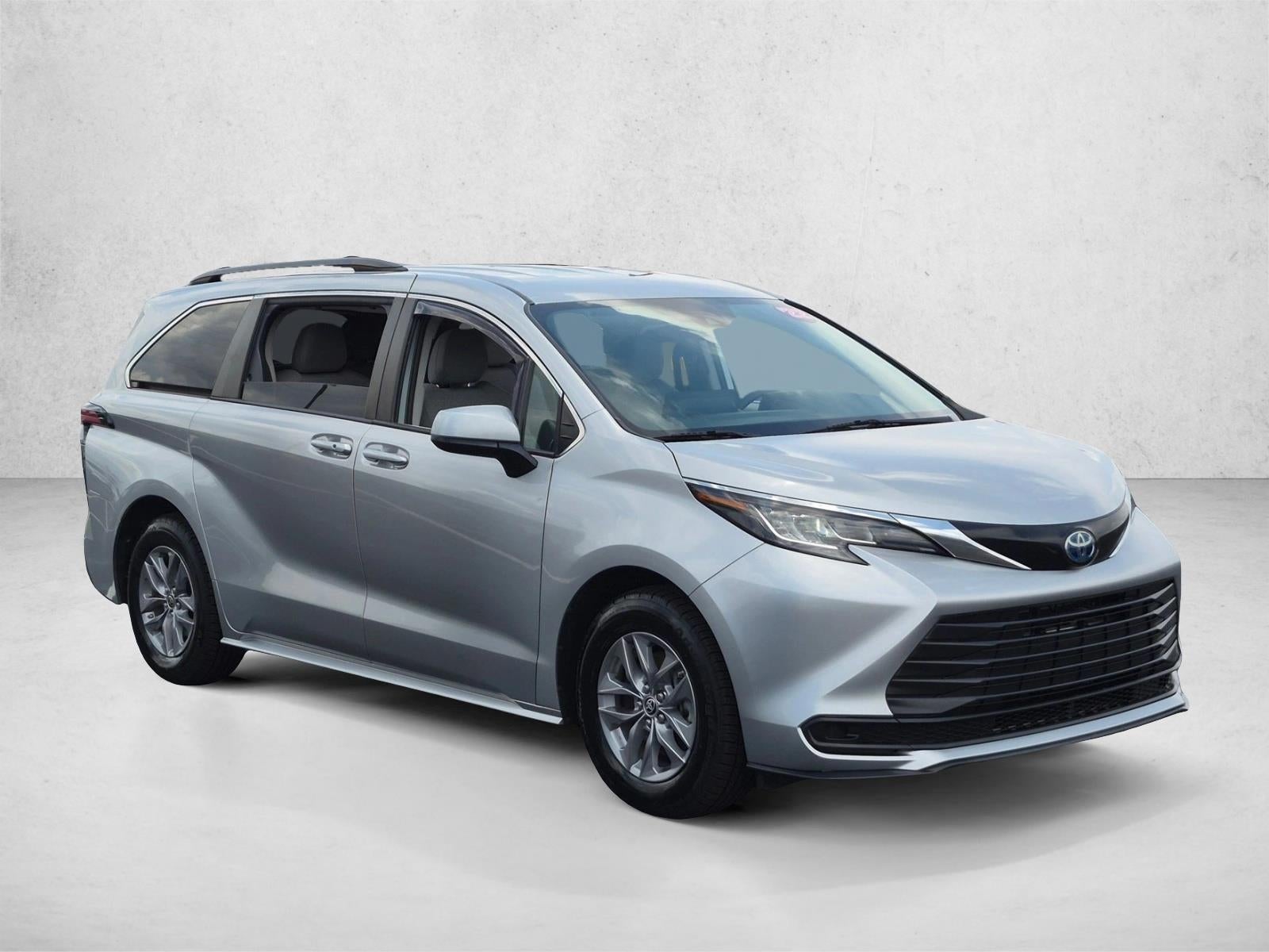 2022 Toyota Sienna LE