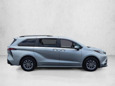 2022 Toyota Sienna LE
