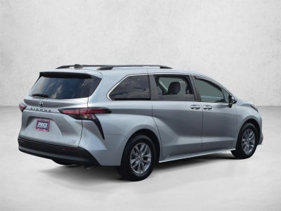 2022 Toyota Sienna LE