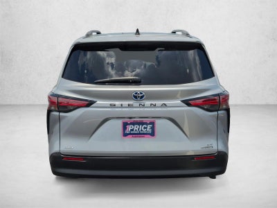 2022 Toyota Sienna LE
