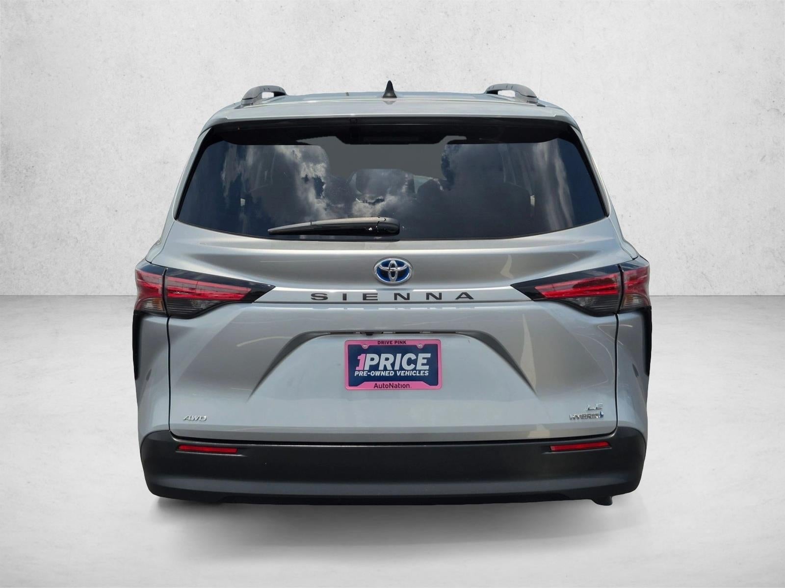 2022 Toyota Sienna LE