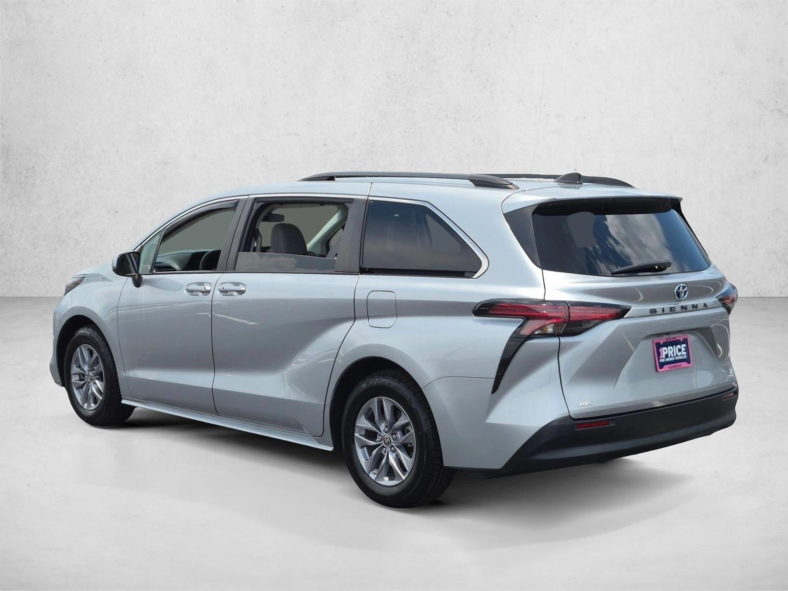 2022 Toyota Sienna LE