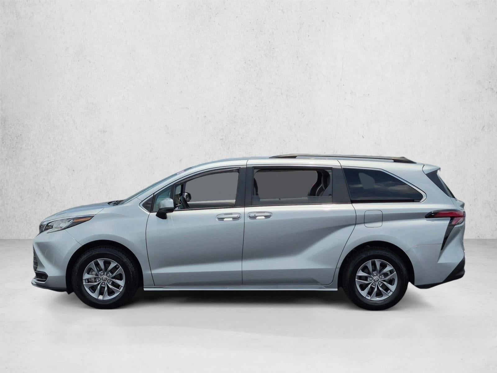 2022 Toyota Sienna LE