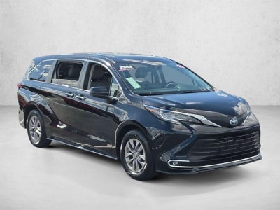 2022 Toyota Sienna XLE