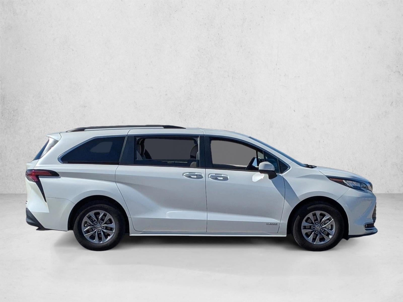 2021 Toyota Sienna XLE