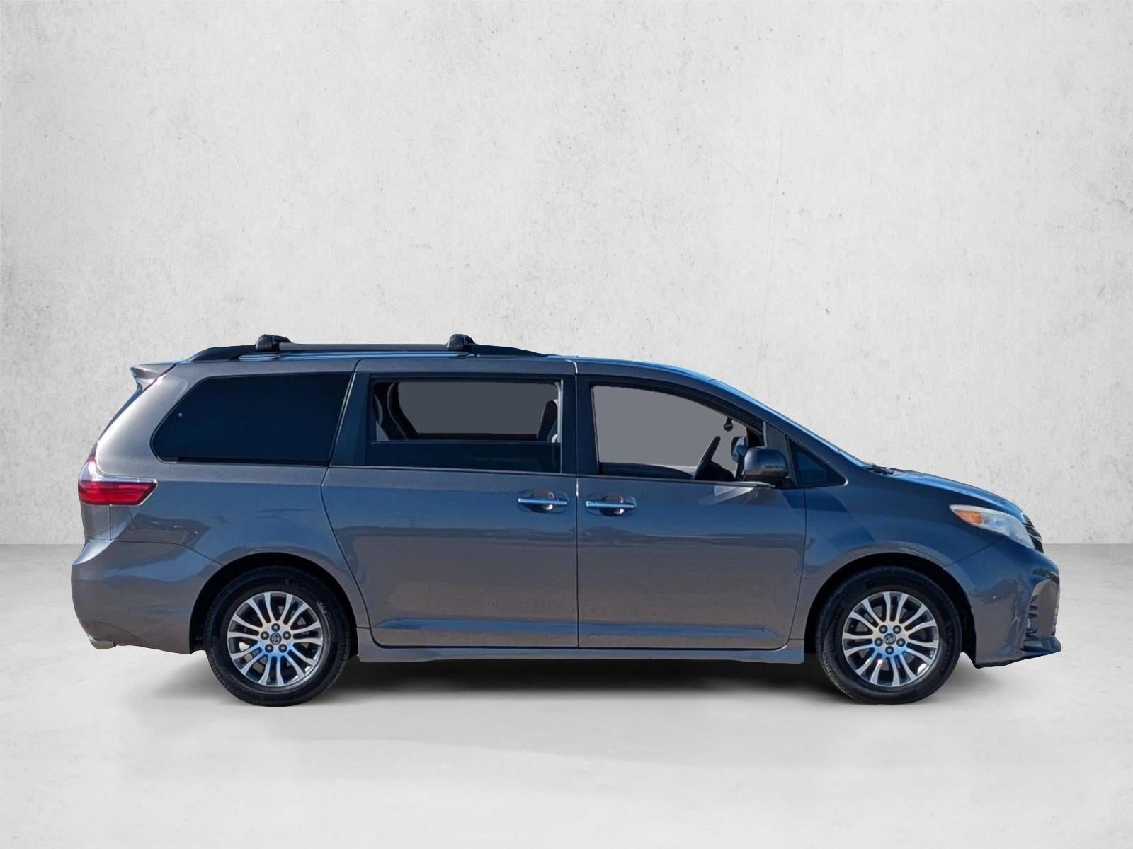 2020 Toyota Sienna XLE Auto Access Seat