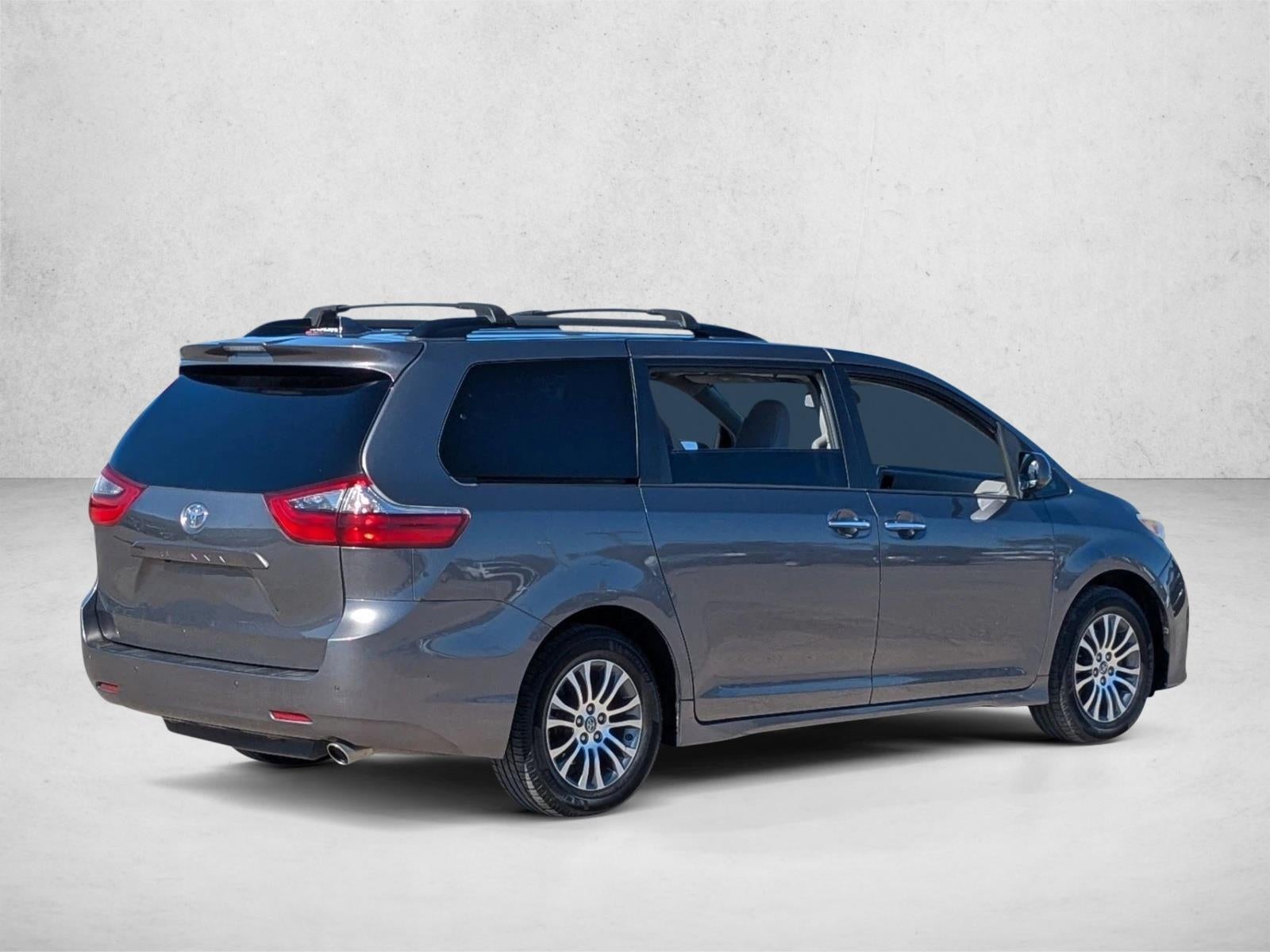 2020 Toyota Sienna XLE Auto Access Seat