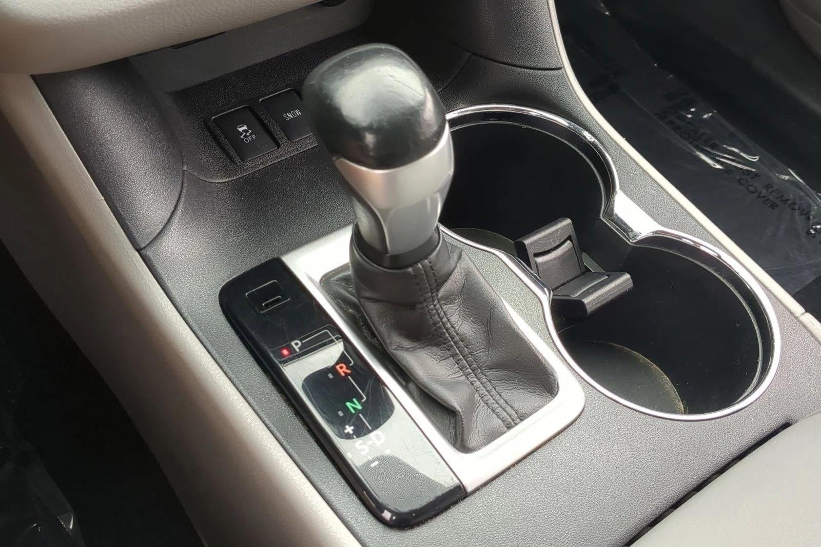 2016 Toyota Highlander LE Plus V6