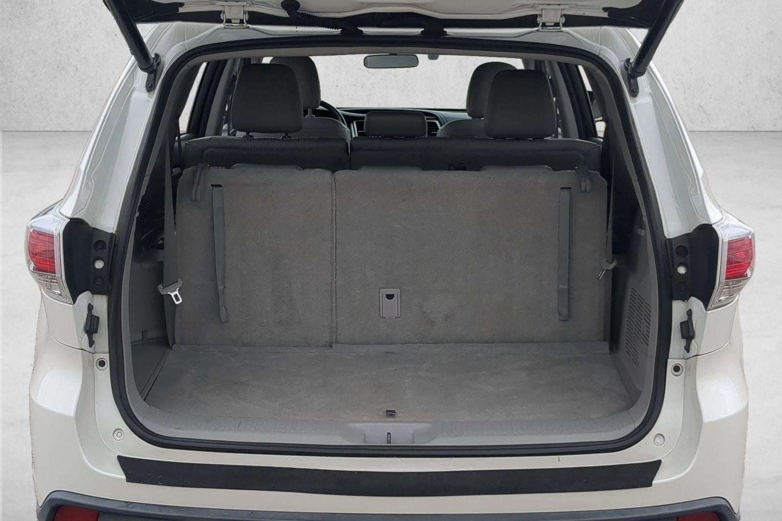 2016 Toyota Highlander LE Plus V6