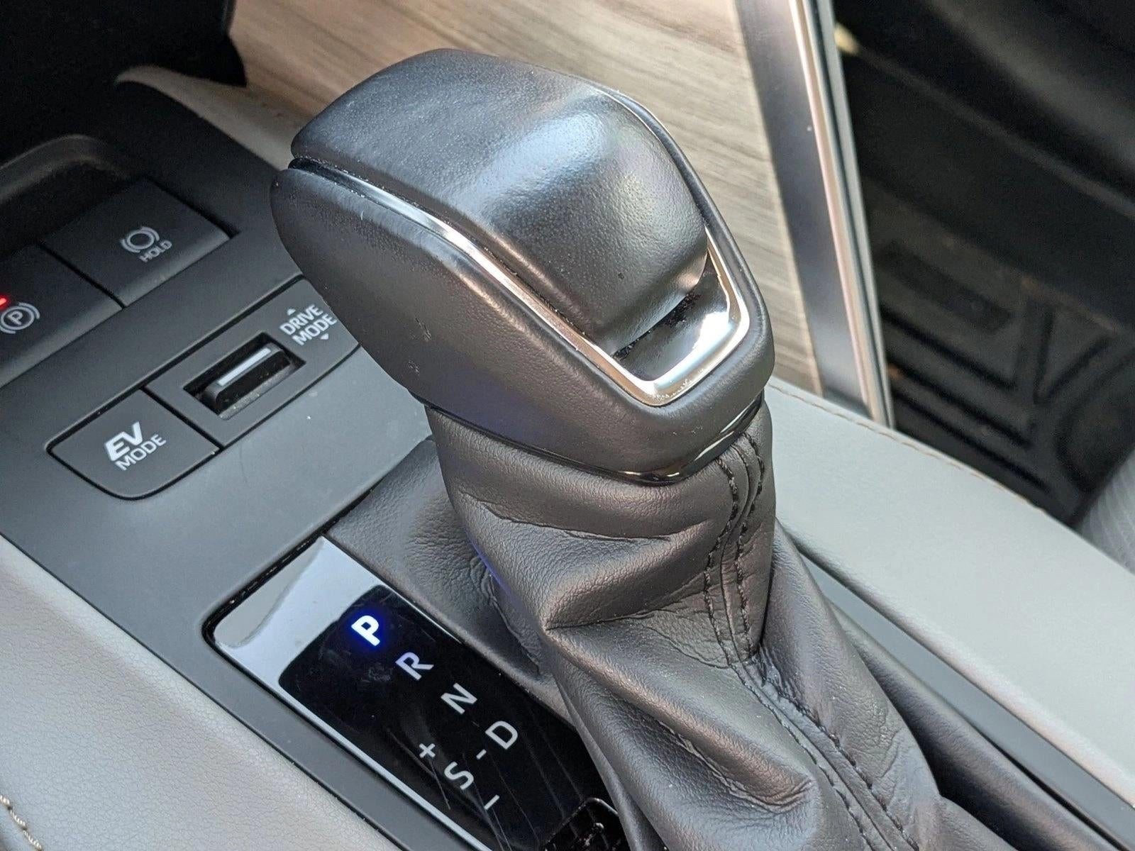 2024 Toyota Venza LE