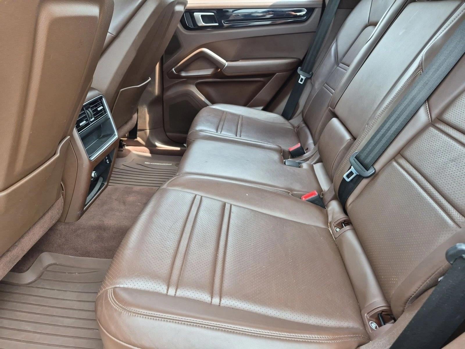 2022 Porsche Cayenne Base