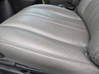 2025 Chevrolet Express Passenger 1LT
