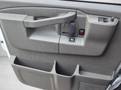 2024 Chevrolet Express Passenger 3500 1LT