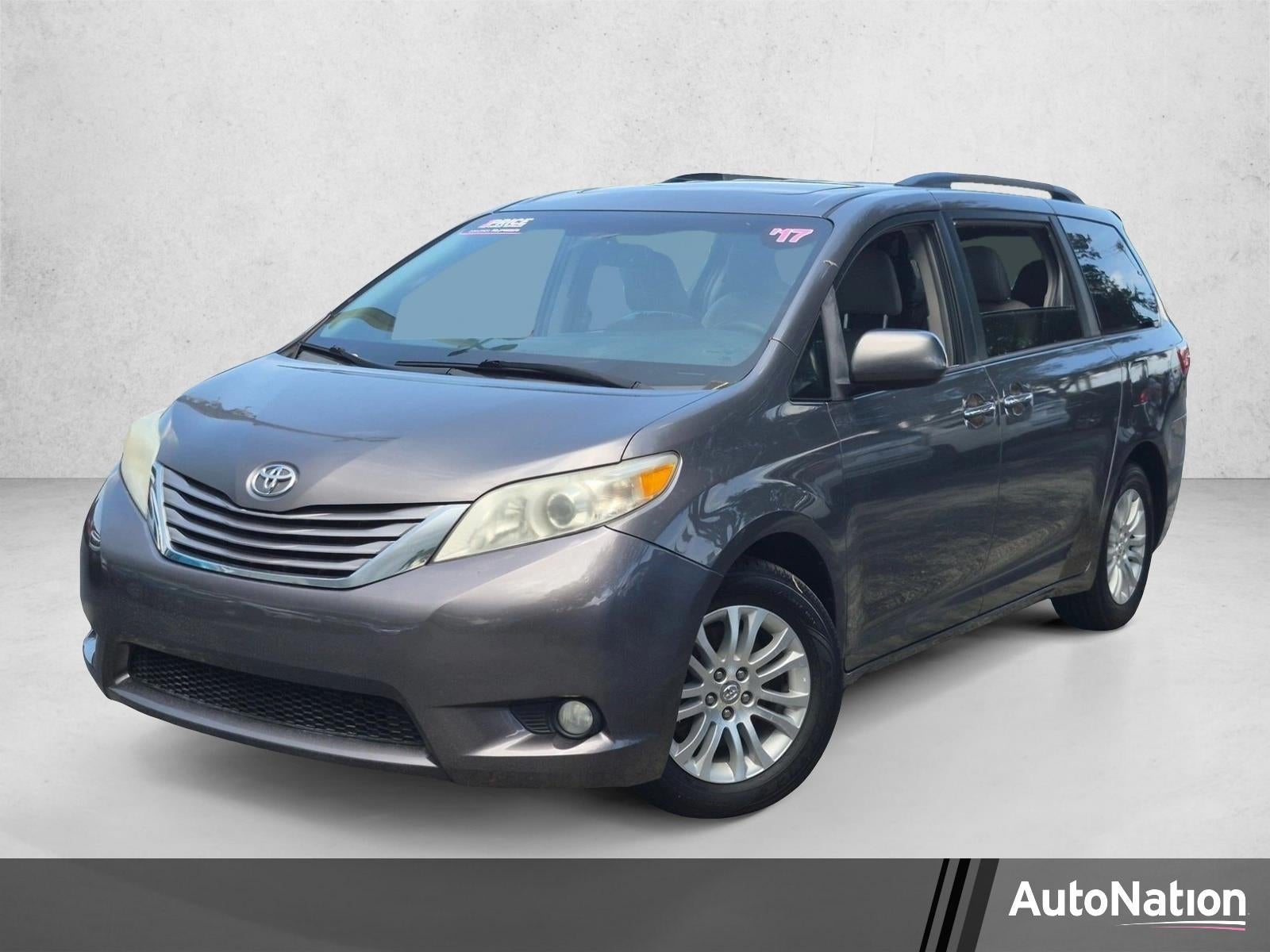 2017 Toyota Sienna XLE Premium FWD photo
