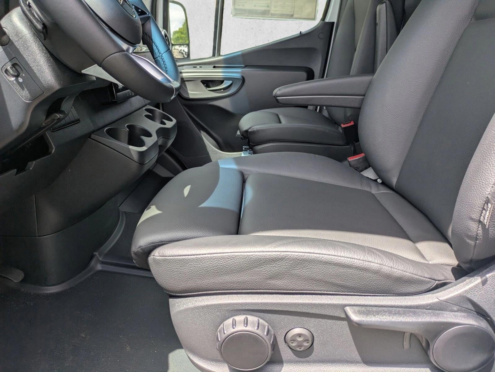 2024 Mercedes-Benz eSprinter 2500 Base