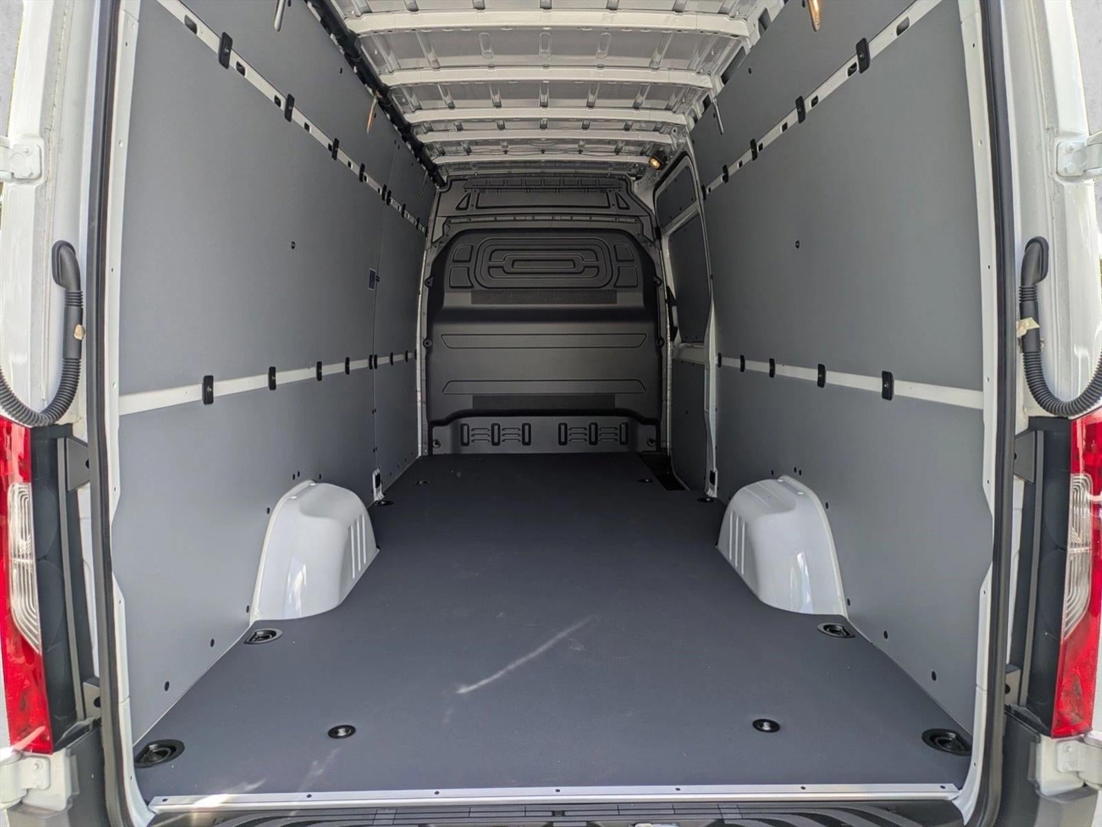 2024 Mercedes-Benz eSprinter Cargo Van Base