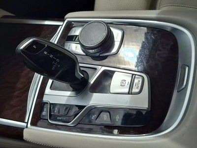 2022 BMW 740 i