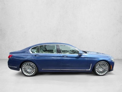 2022 BMW 740 i