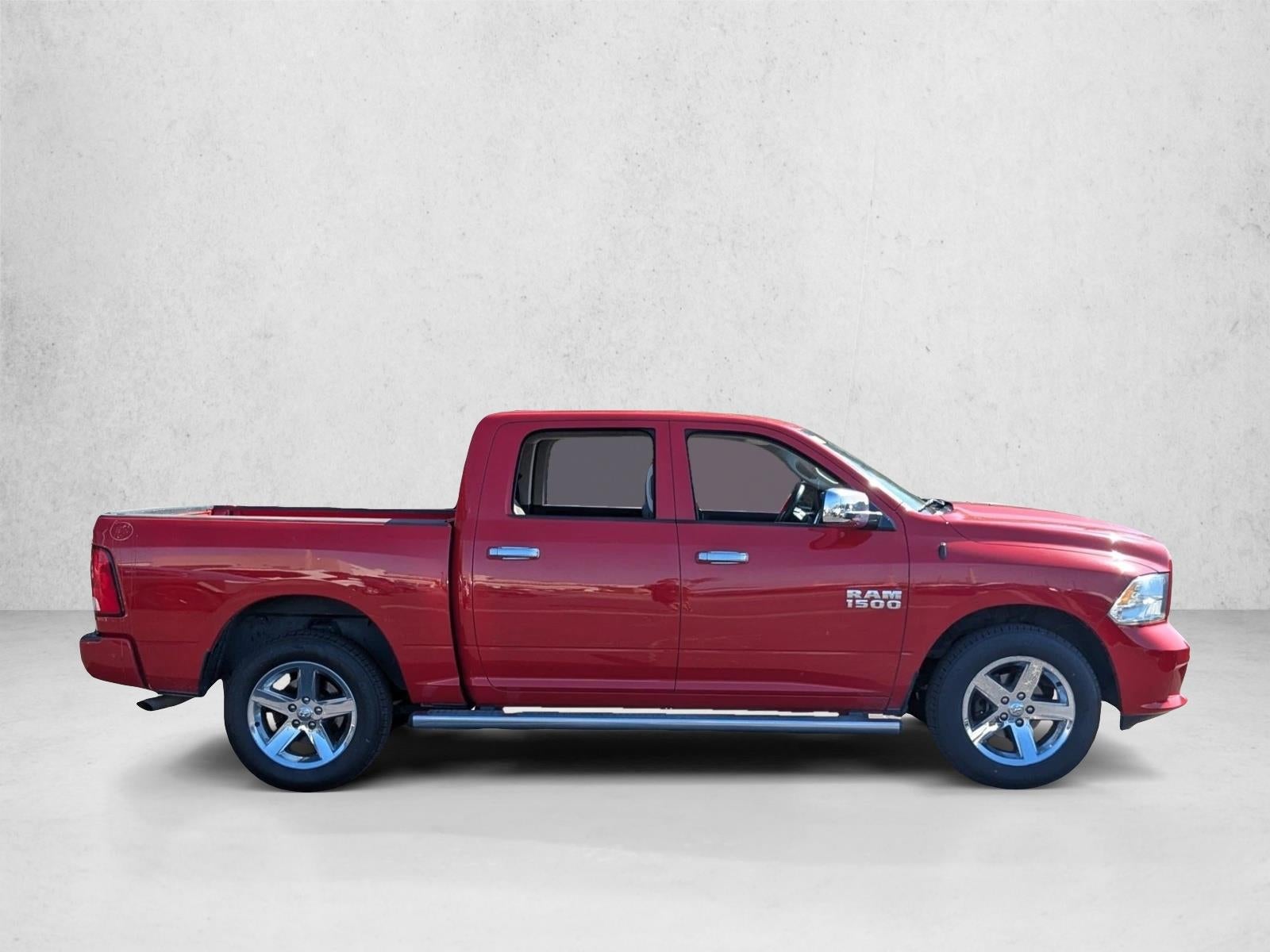 2017 RAM 1500 Express 4x4 Crew Cab 5'7" Box