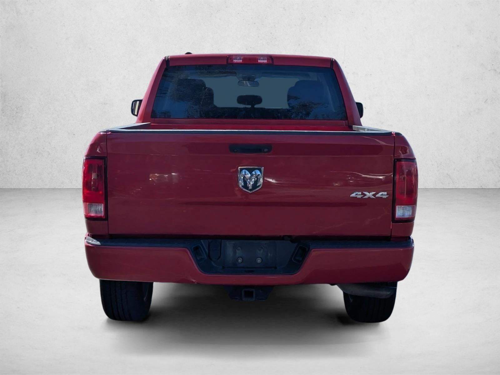 2017 RAM 1500 Express 4x4 Crew Cab 5'7" Box