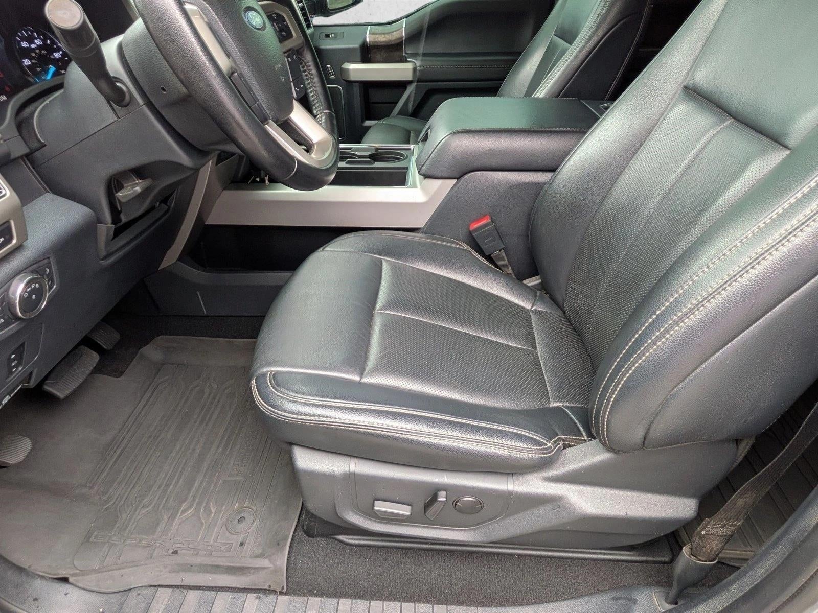 2022 Ford Super Duty F-350 DRW LARIAT 4WD Crew Cab 8' Box