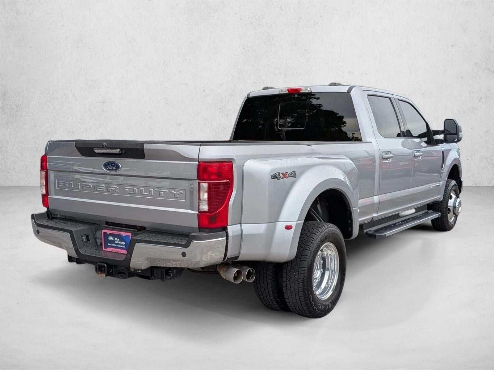 2022 Ford Super Duty F-350 DRW LARIAT 4WD Crew Cab 8' Box
