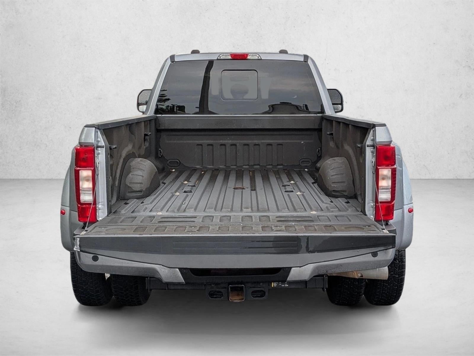 2022 Ford Super Duty F-350 DRW LARIAT 4WD Crew Cab 8' Box