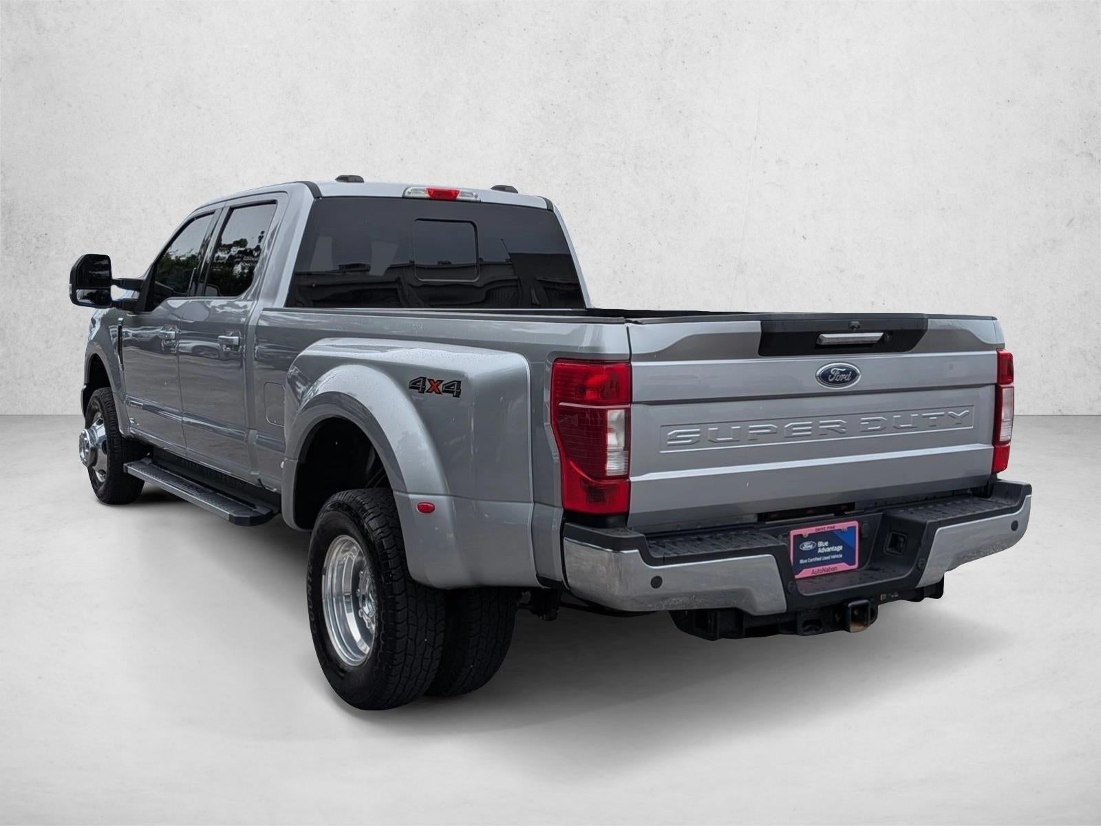 2022 Ford Super Duty F-350 DRW LARIAT 4WD Crew Cab 8' Box