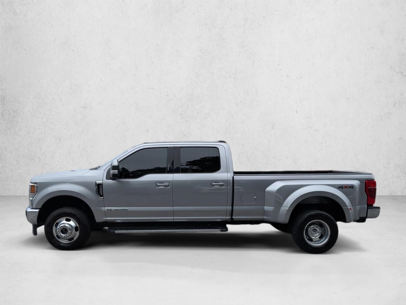 2022 Ford Super Duty F-350 DRW LARIAT 4WD Crew Cab 8' Box