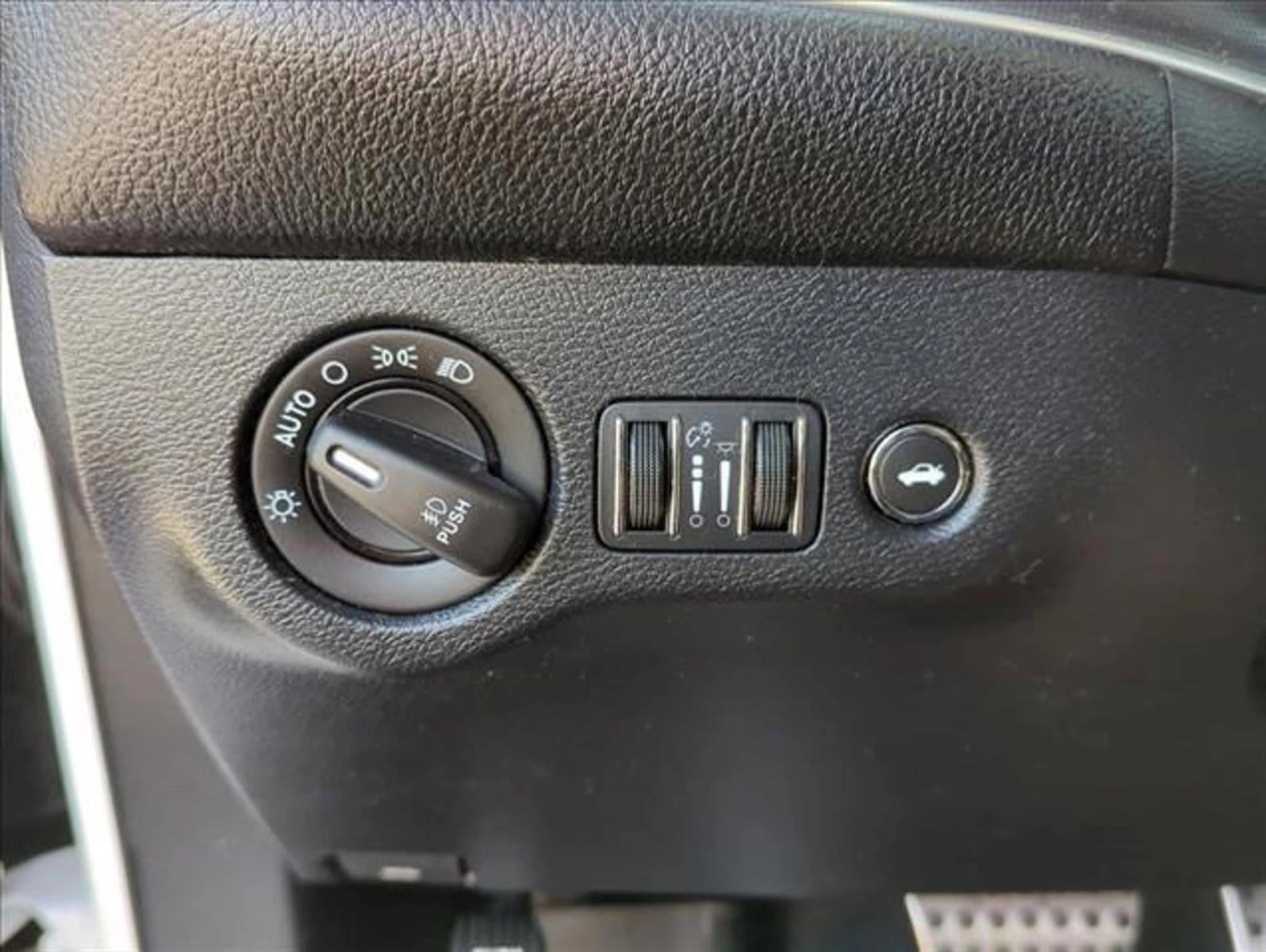 2015 Dodge Challenger 2dr Cpe R/T Scat Pack