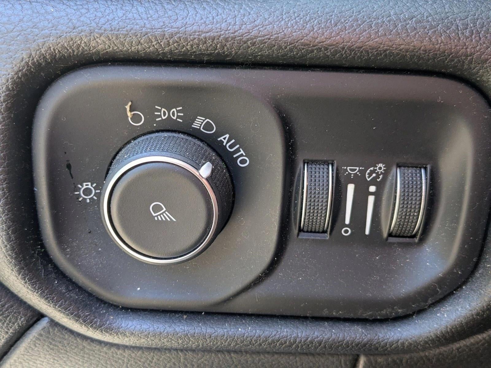 2019 RAM 2500 Tradesman 4x4 Crew Cab 6'4" Box